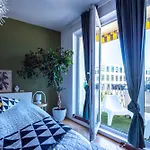 Modern 2Br Apartment Near Nivy Station & Downtown With Balcony & Fast Wifi