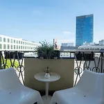 Modern 2Br Apartment Near Nivy Station & Downtown With Balcony & Fast Wifi *