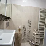 Apartment Modern 2Br Apartment Near Nivy Station & Downtown With Balcony & Fast Wifi