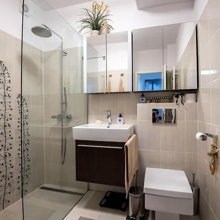 Spacious 2br - Nivy Mall - Fast Wifi - Balcony With View - Flex Check-in * Bratislava