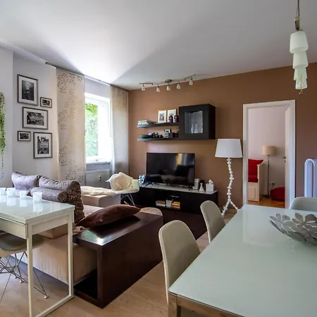 Apartment Modern 2Br Apartment Near Nivy Station & Downtown With Balcony & Fast Wifi Bratislava