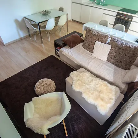 Modern 2Br Apartment Near Nivy Station & Downtown With Balcony & Fast Wifi Apartment *