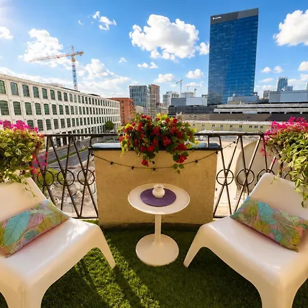 Bright 2br Business & - Nivy - Balcony - Fast Wifi Apartment