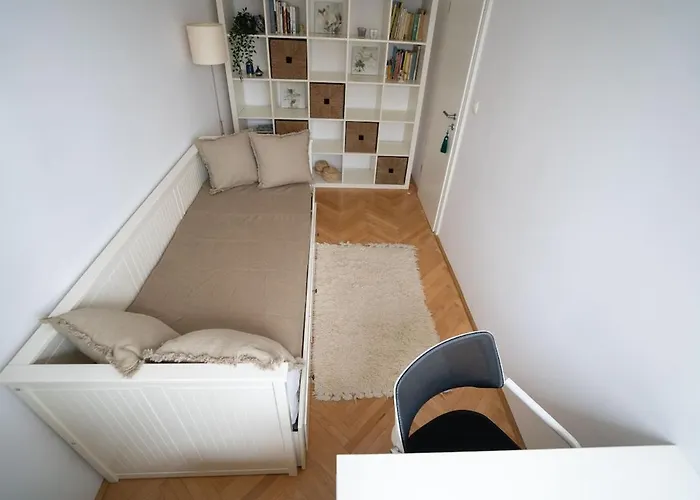 Apartment Spacious 2br - Nivy Mall - Fast Wifi - Balcony With View - Flex Check-in