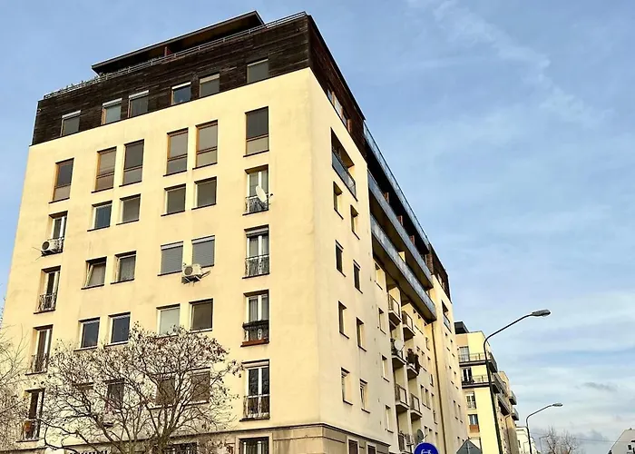 Apartment Spacious 2br - Nivy Mall - Fast Wifi - Balcony With View - Flex Check-in *