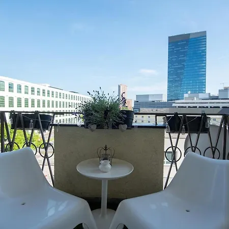 Spacious 2br - Nivy Mall - Fast Wifi - Balcony With View - Flex Check-in Apartment