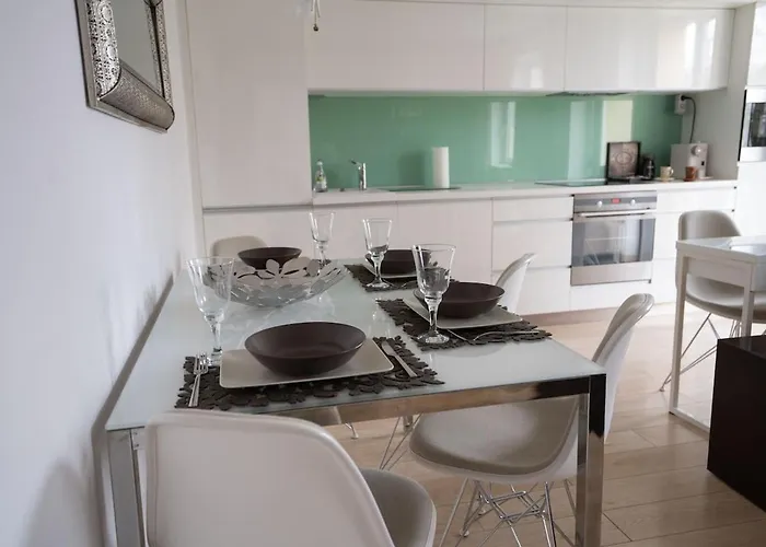 Spacious 2br - Nivy Mall - Fast Wifi - Balcony With View - Flex Check-in *